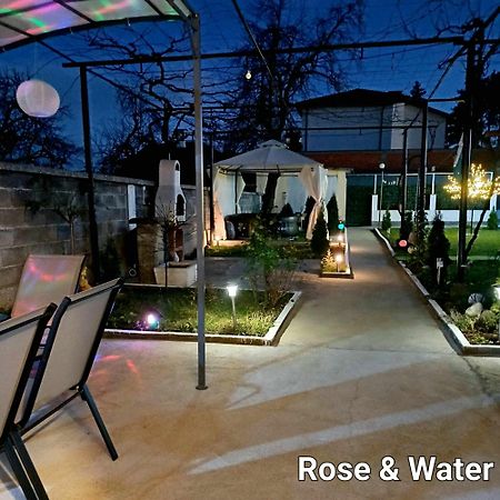 Rose & Water Guest House パヴェル・バニャ エクステリア 写真